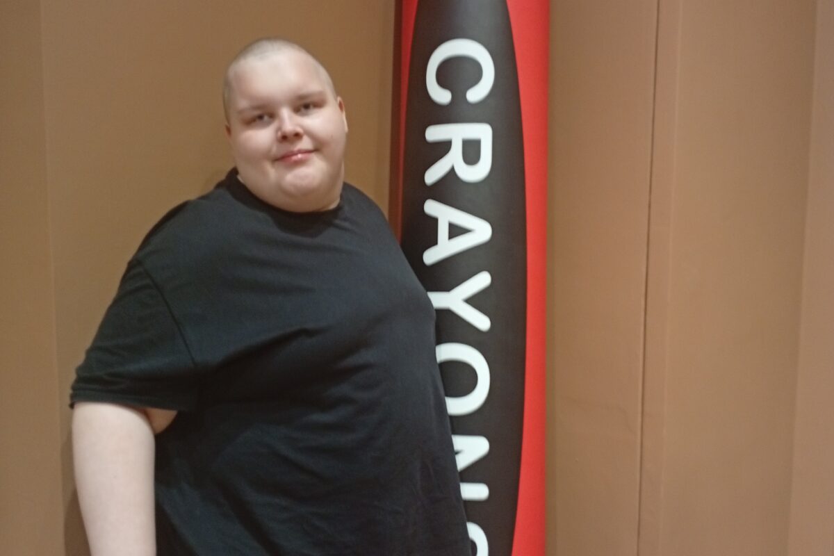 rafał z ogromną kredką