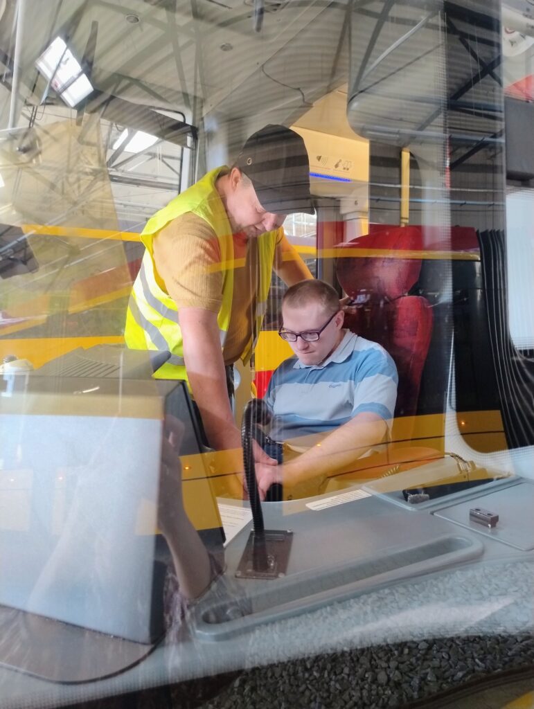 Kuba za pulpitem tramwaju