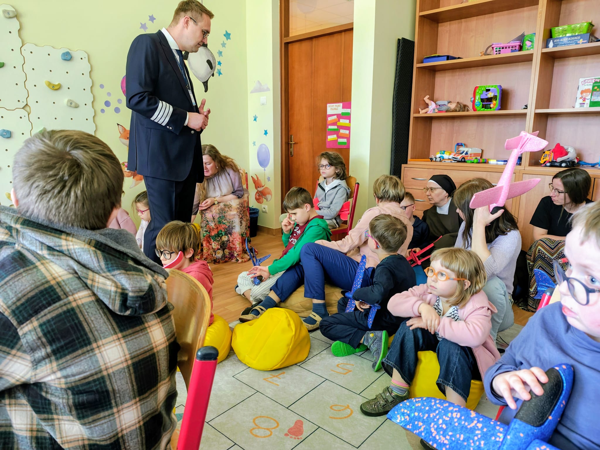 Pan Kamil odpowiada na pytania dzieci