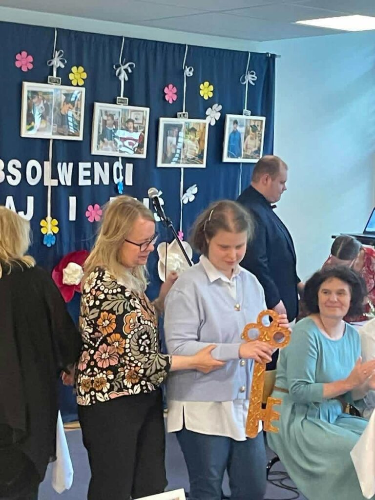 Konstancja przekazuje symboliczny klucz do szkoły