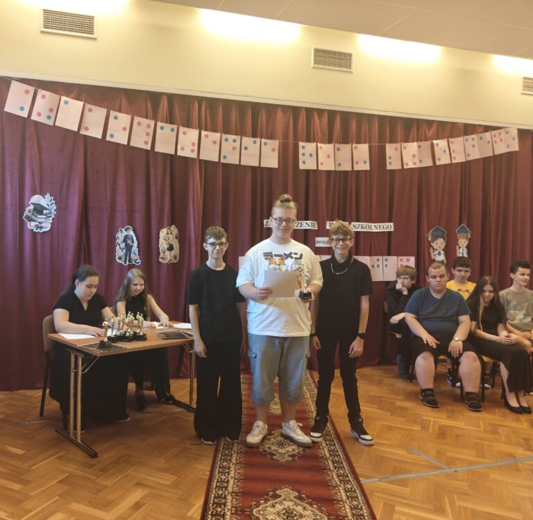 Julek trzymający Oskara