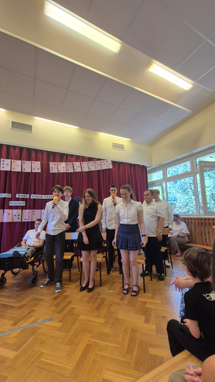 Klasa 8 podczas części artystycznej